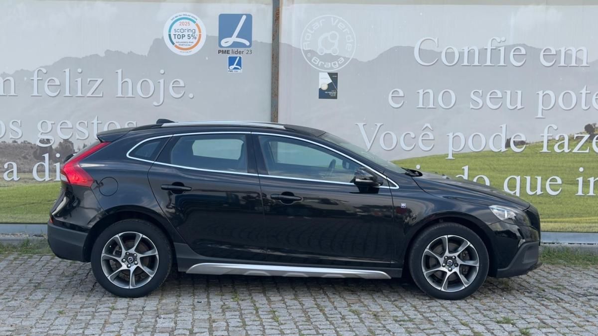 volvo-v40-cross-country-2016-diesel-1969cc
