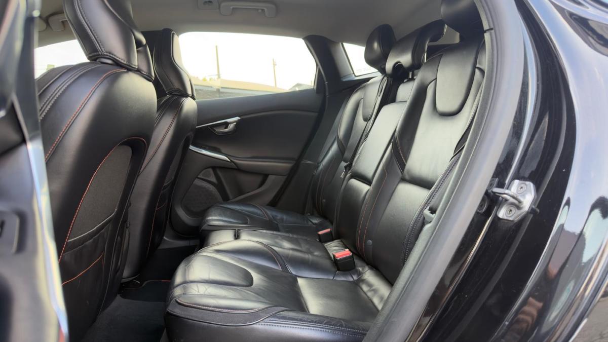 volvo-v40-cross-country-2016-diesel-1969cc