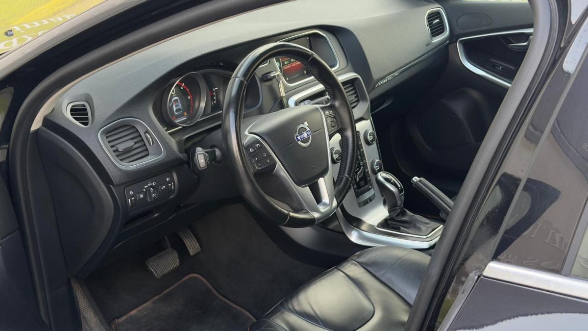 volvo-v40-cross-country-2016-diesel-1969cc