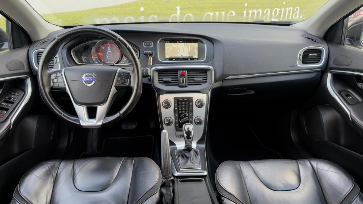 volvo-v40-cross-country-2016-diesel-1969cc