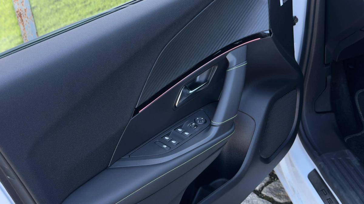 peugeot-2008-2023-gasolina-1199cc