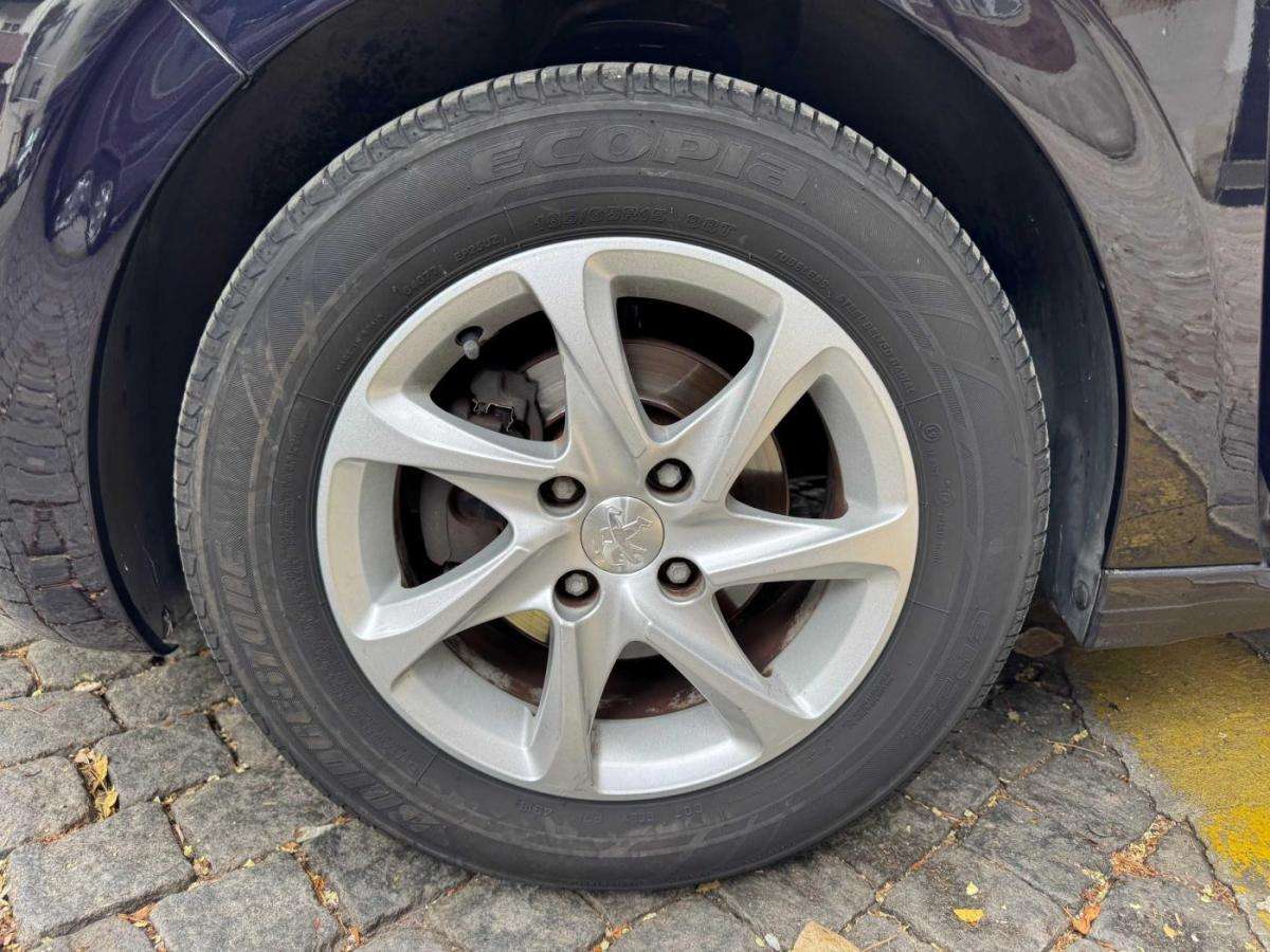 peugeot-208-2015-gasolina-1199cc