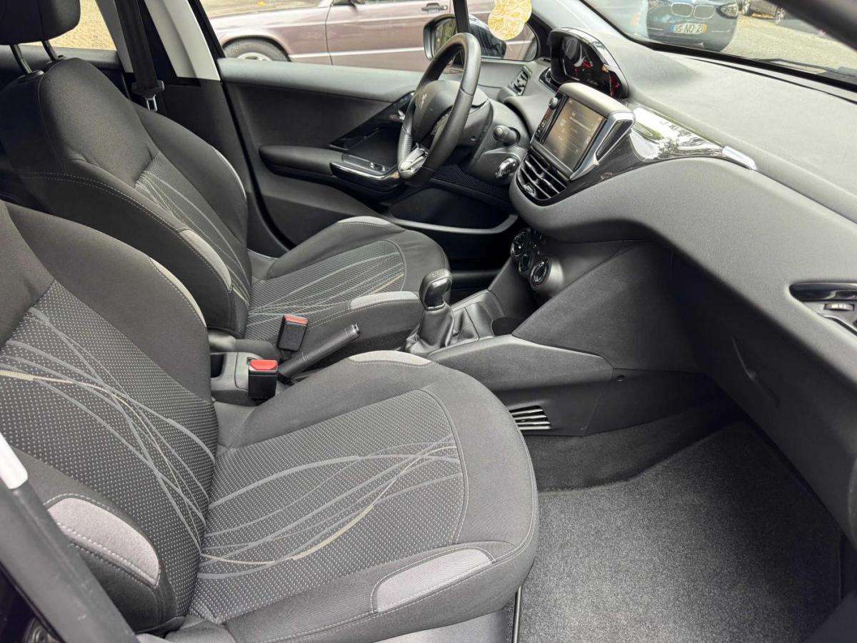 peugeot-208-2015-gasolina-1199cc