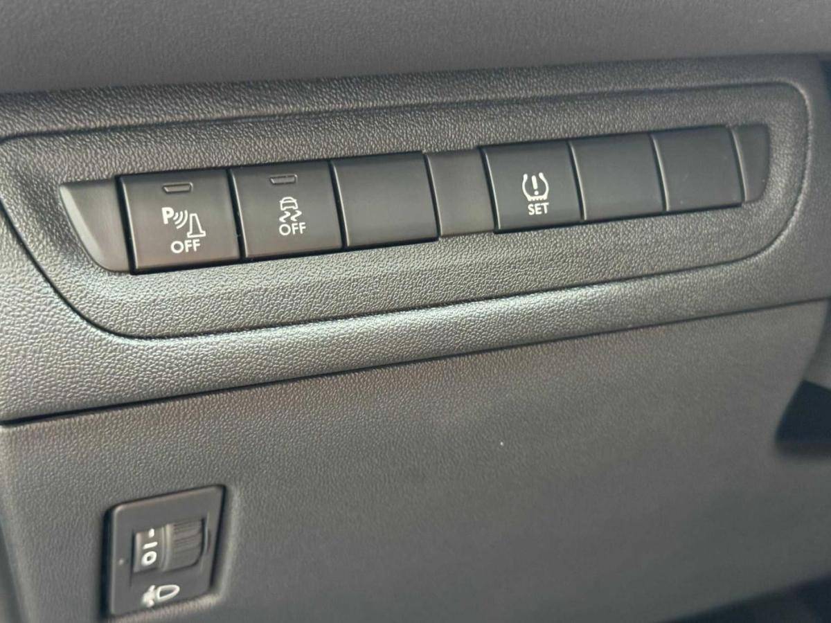 peugeot-208-2015-gasolina-1199cc