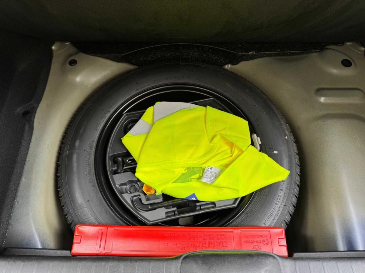 peugeot-208-2015-gasolina-1199cc