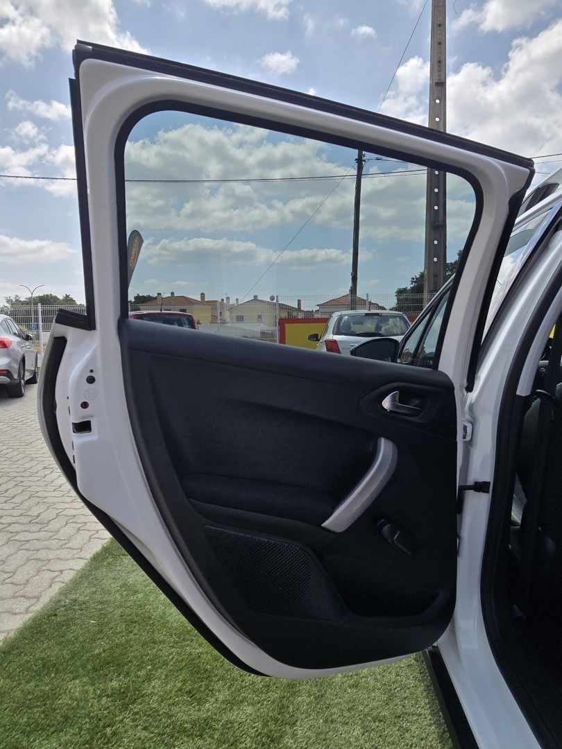 peugeot-2008-2016-gasolina-1199cc
