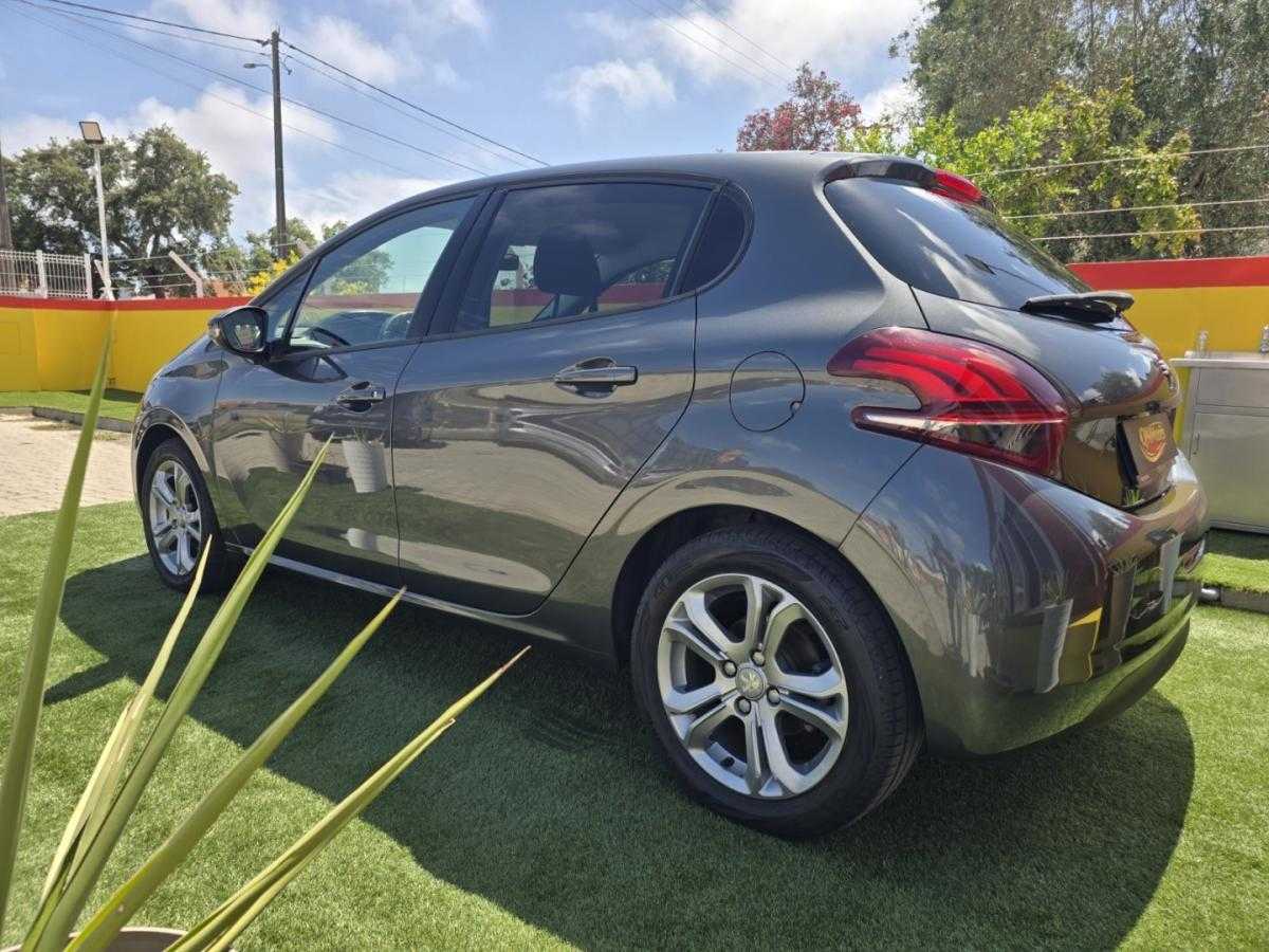 peugeot-208-2015-gasolina-1199cc