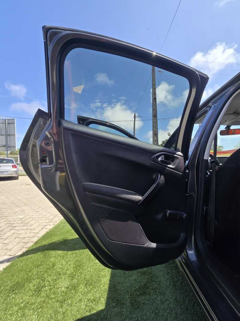 peugeot-208-2015-gasolina-1199cc