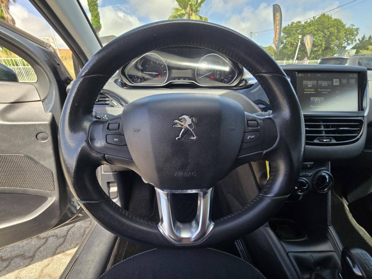 peugeot-208-2015-gasolina-1199cc