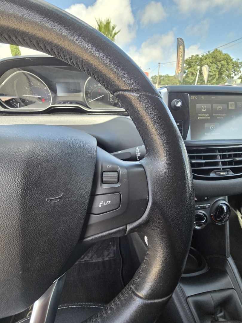 peugeot-208-2015-gasolina-1199cc