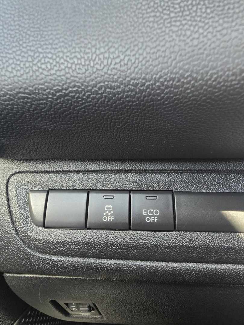 peugeot-208-2015-gasolina-1199cc