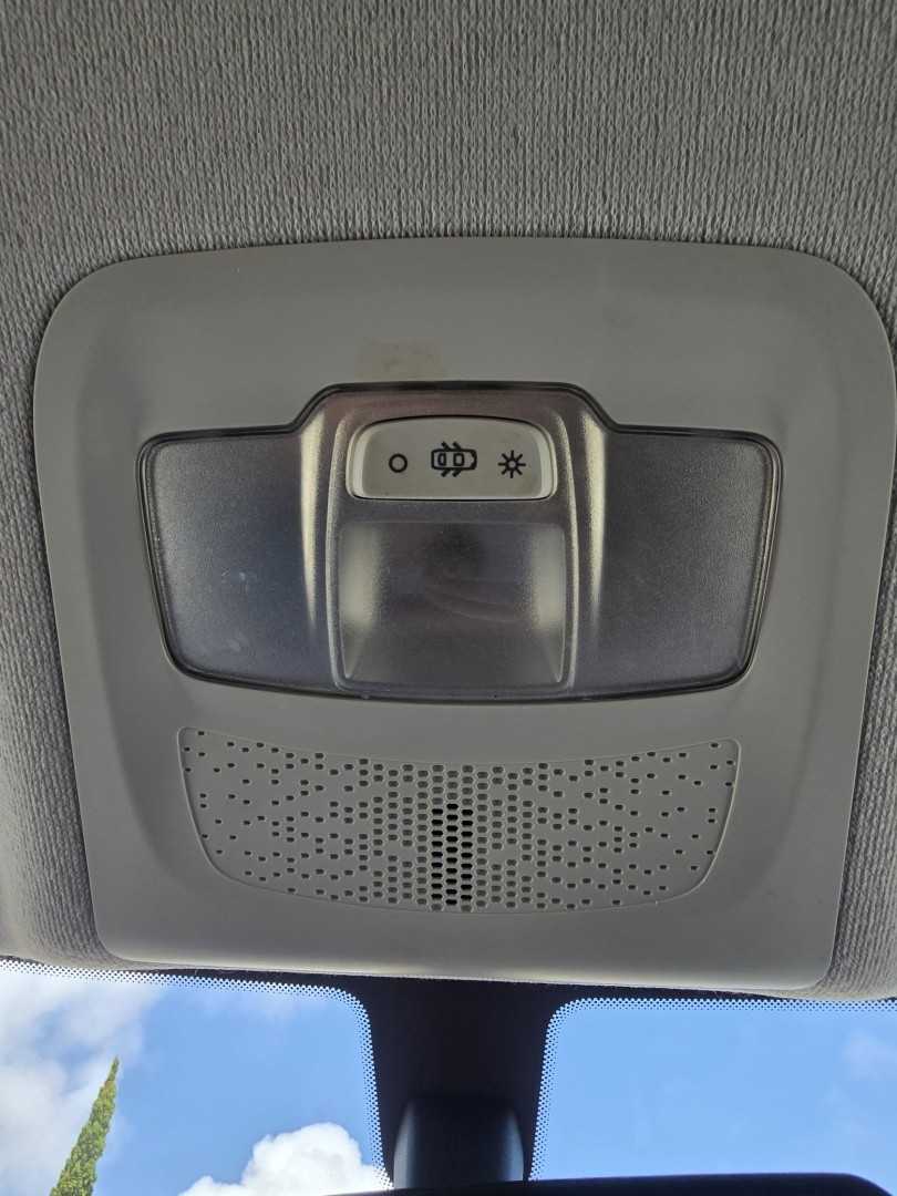 peugeot-208-2015-gasolina-1199cc