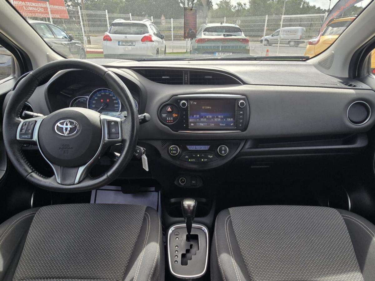 toyota-yaris-2016-hibrido-1497cc