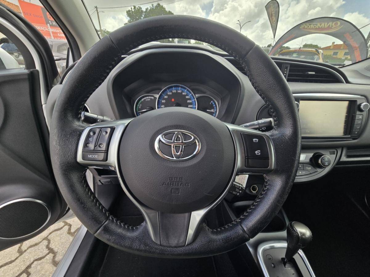 toyota-yaris-2016-hibrido-1497cc