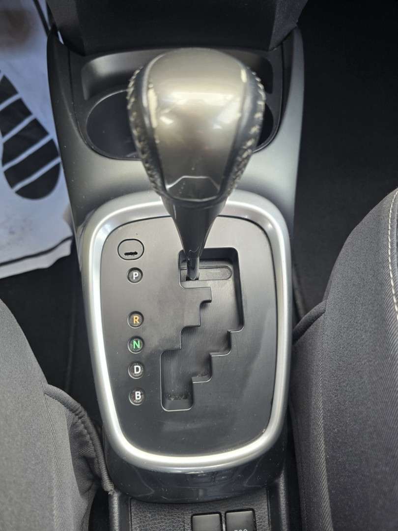 toyota-yaris-2016-hibrido-1497cc