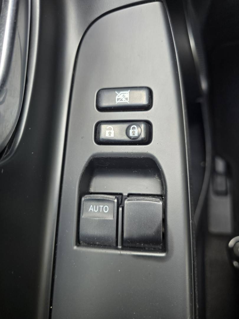 toyota-yaris-2016-hibrido-1497cc