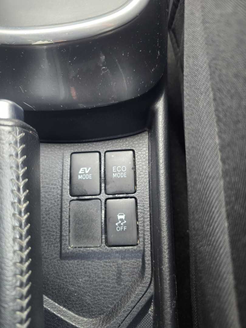 toyota-yaris-2016-hibrido-1497cc
