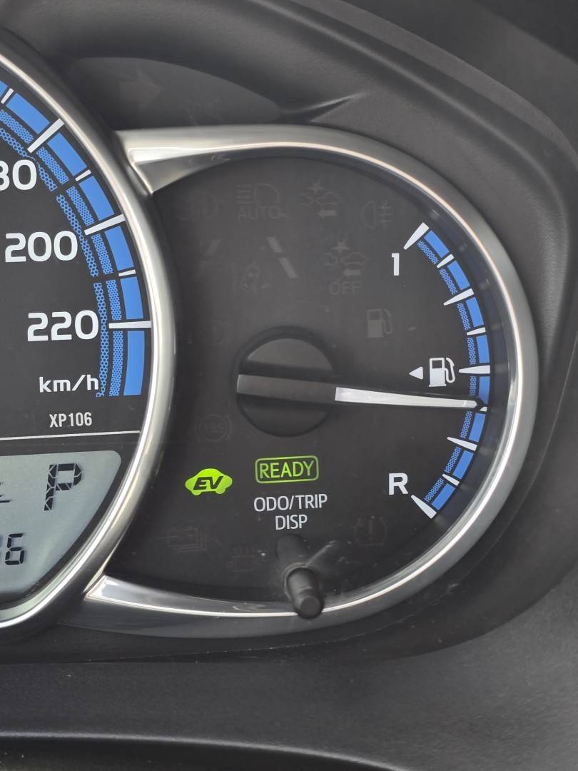 toyota-yaris-2016-hibrido-1497cc