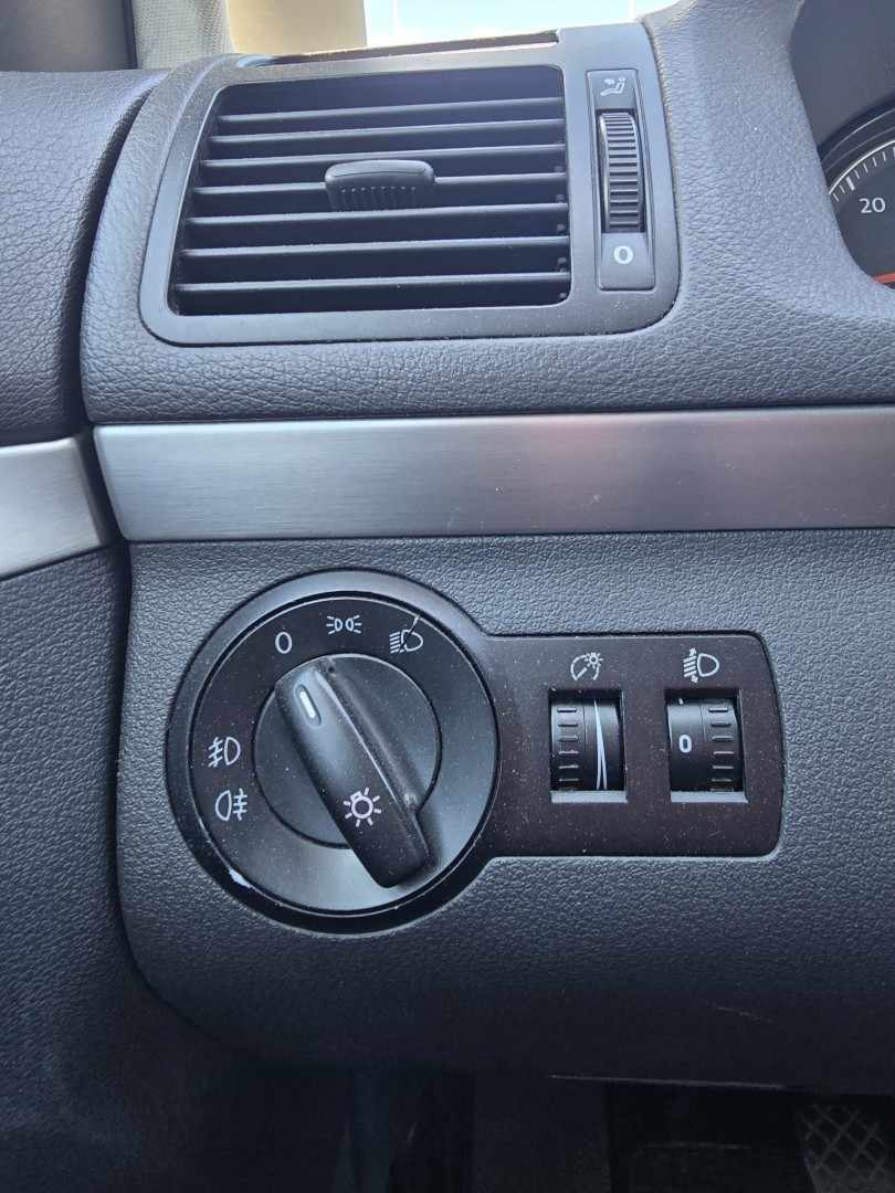 volkswagen-touran-2006-diesel-1968cc