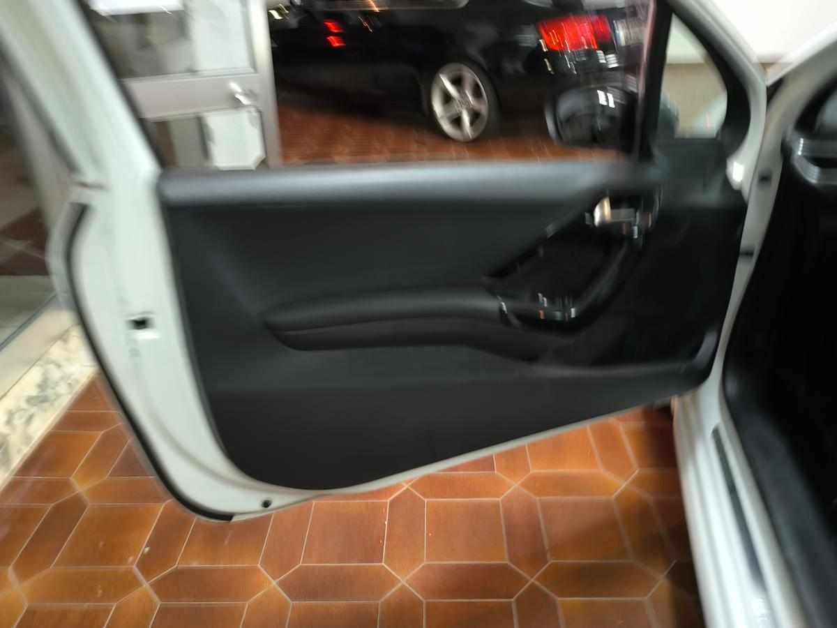 peugeot-208-1-6-hdi-2018-diesel-1600cc