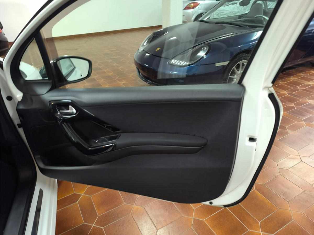 peugeot-208-1-6-hdi-2018-diesel-1600cc