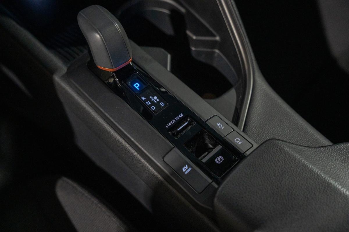 toyota-c-hr-2025-hibrido-a-gasolina-1798cc