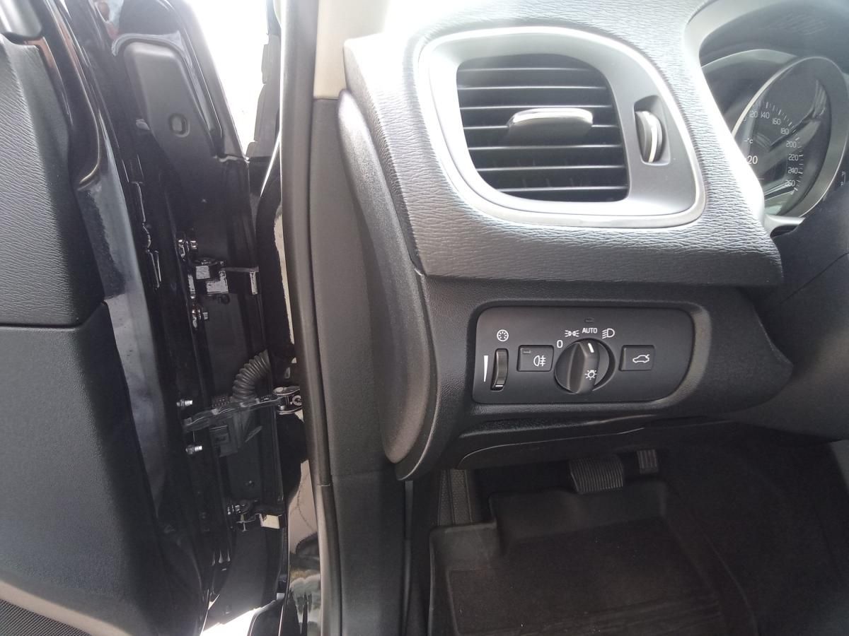 volvo-v40-2019-gasolina-1498cc