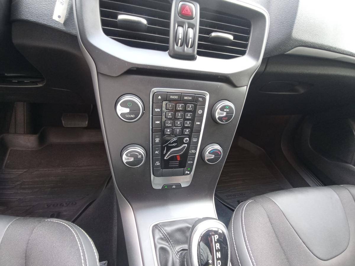 volvo-v40-2019-gasolina-1498cc
