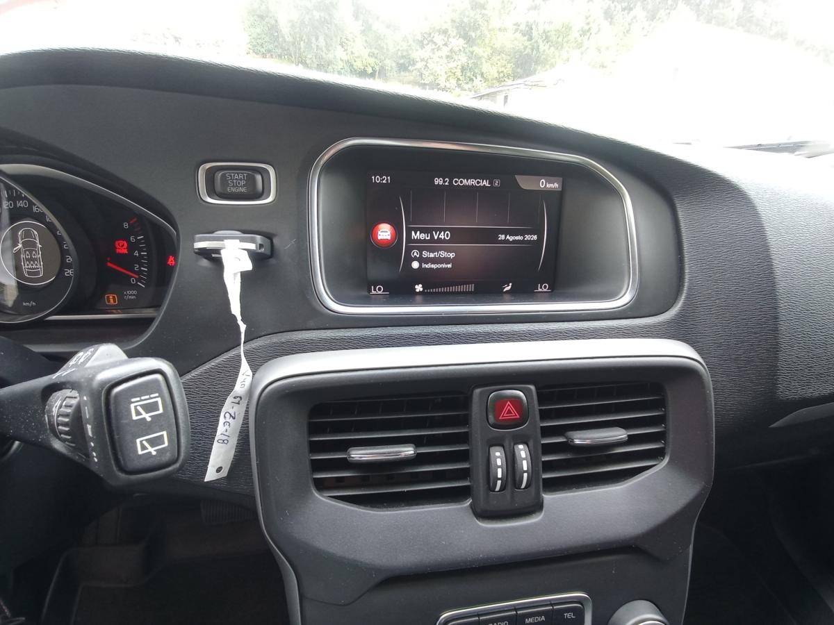 volvo-v40-2019-gasolina-1498cc
