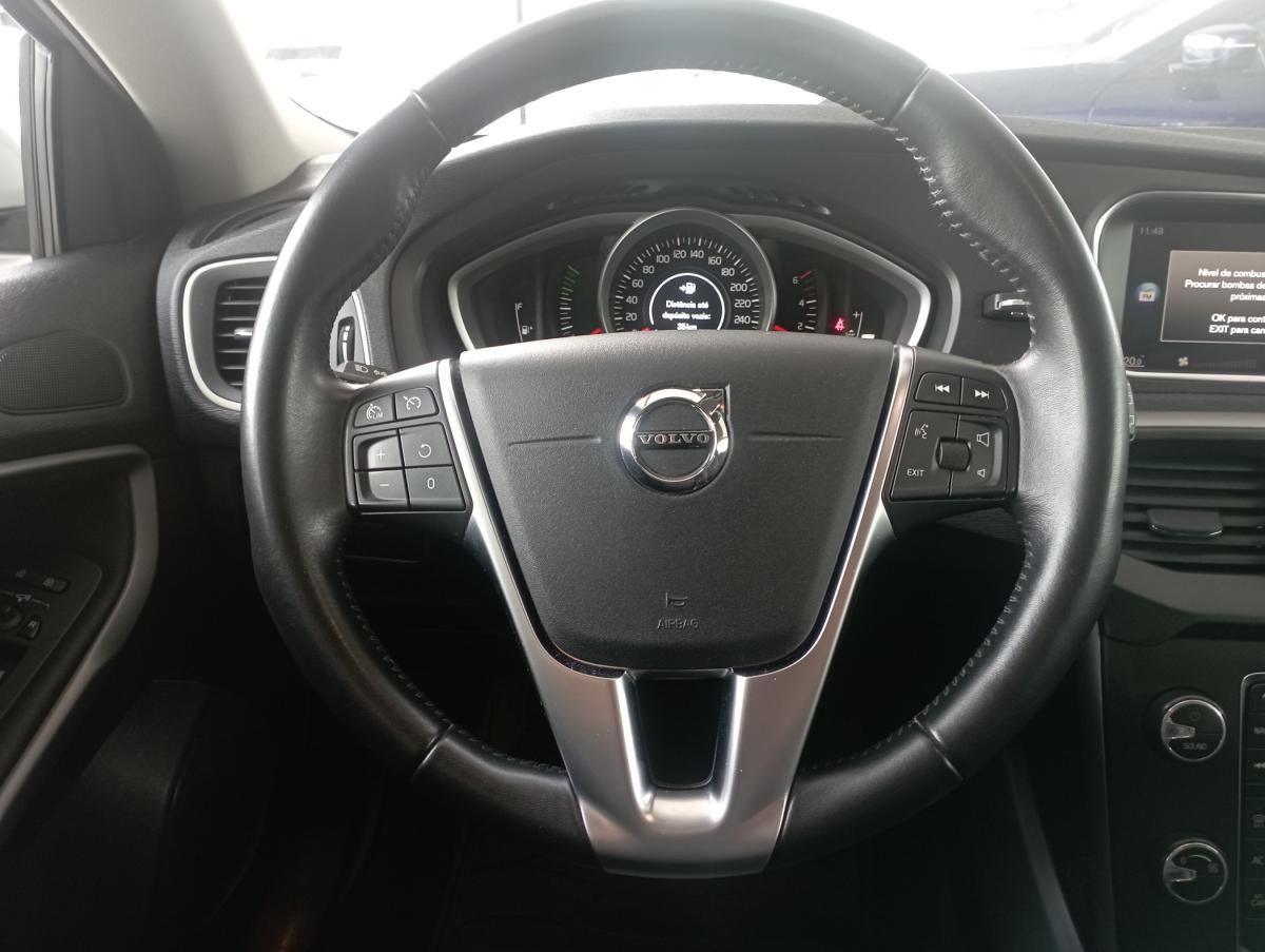 volvo-v40-2017-diesel-1969cc