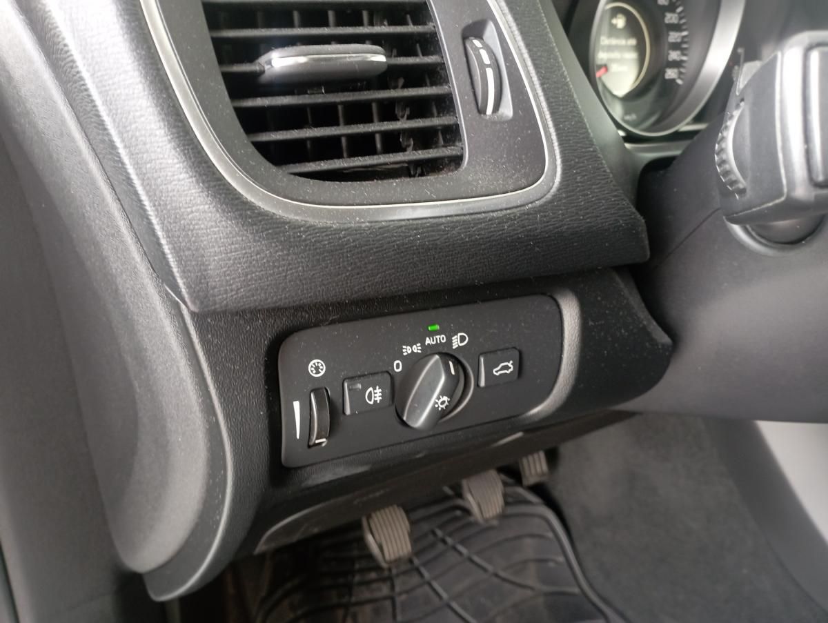 volvo-v40-2017-diesel-1969cc
