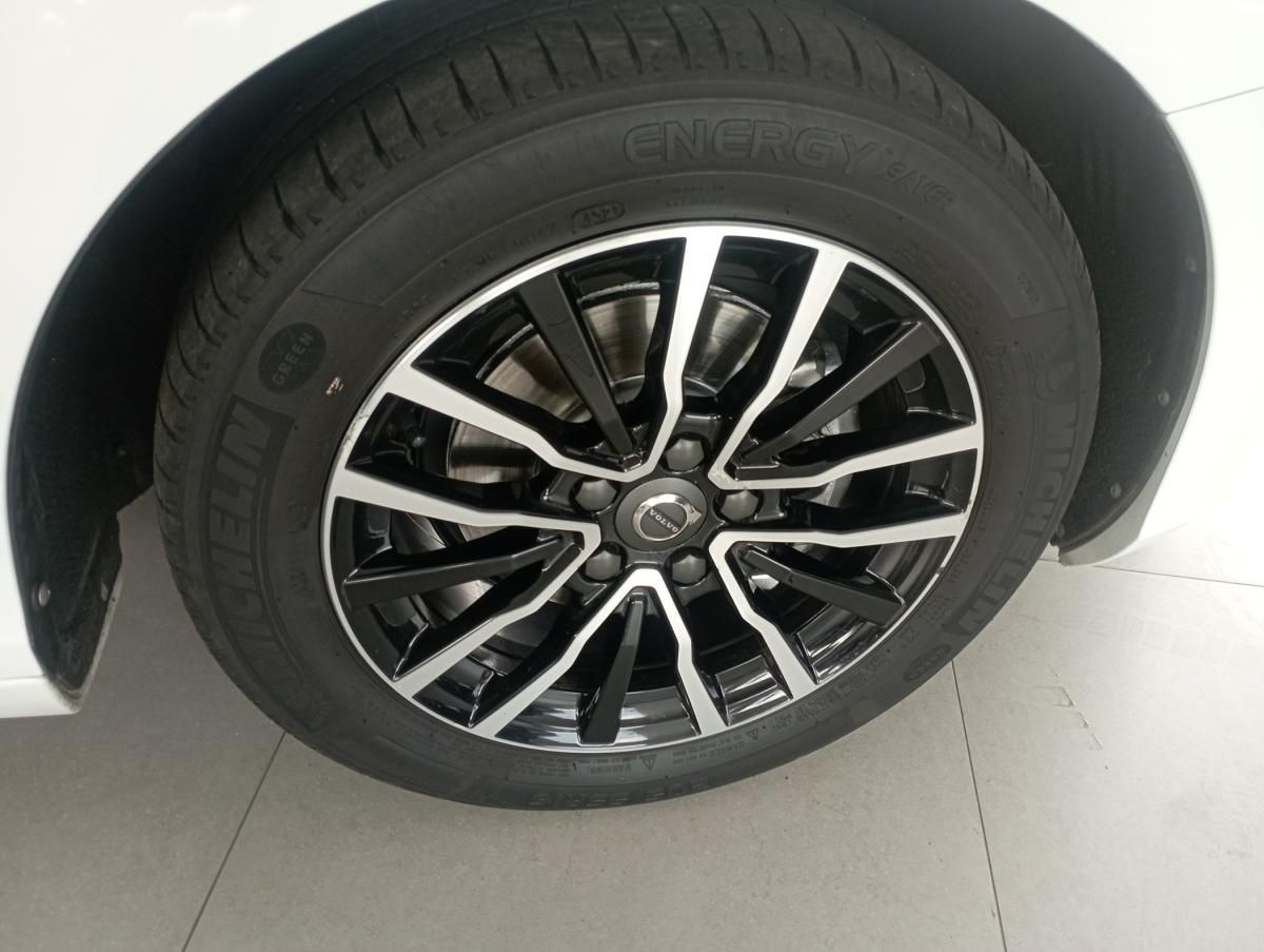 volvo-v40-2017-diesel-1969cc
