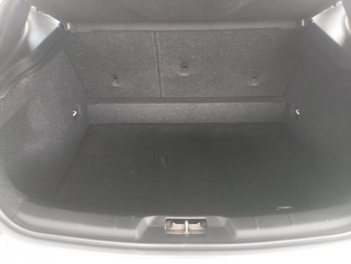 volvo-v40-2017-diesel-1969cc