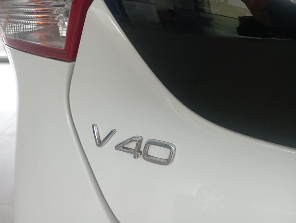 volvo-v40-2017-diesel-1969cc