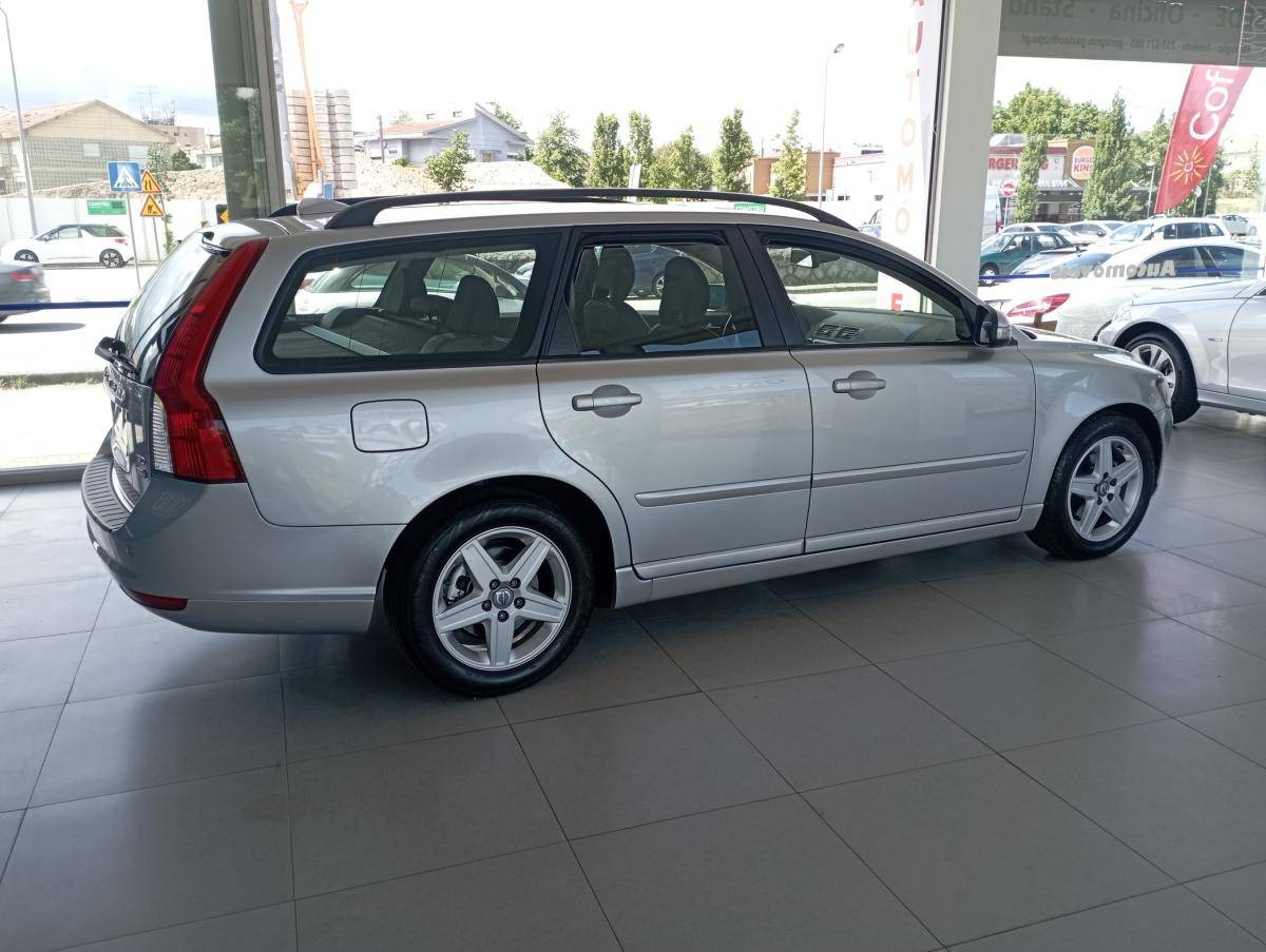 volvo-v50-2010-diesel-1560cc