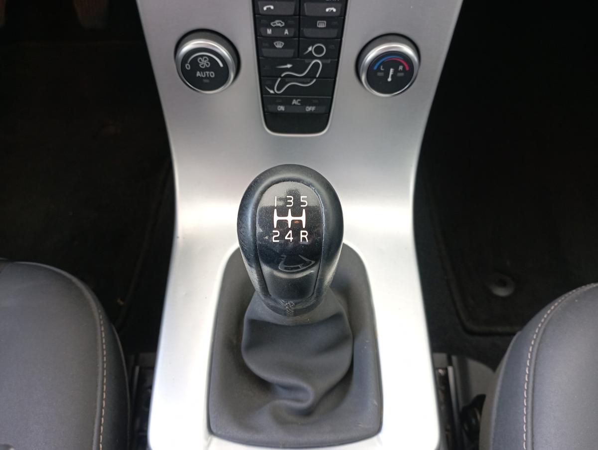 volvo-v50-2010-diesel-1560cc