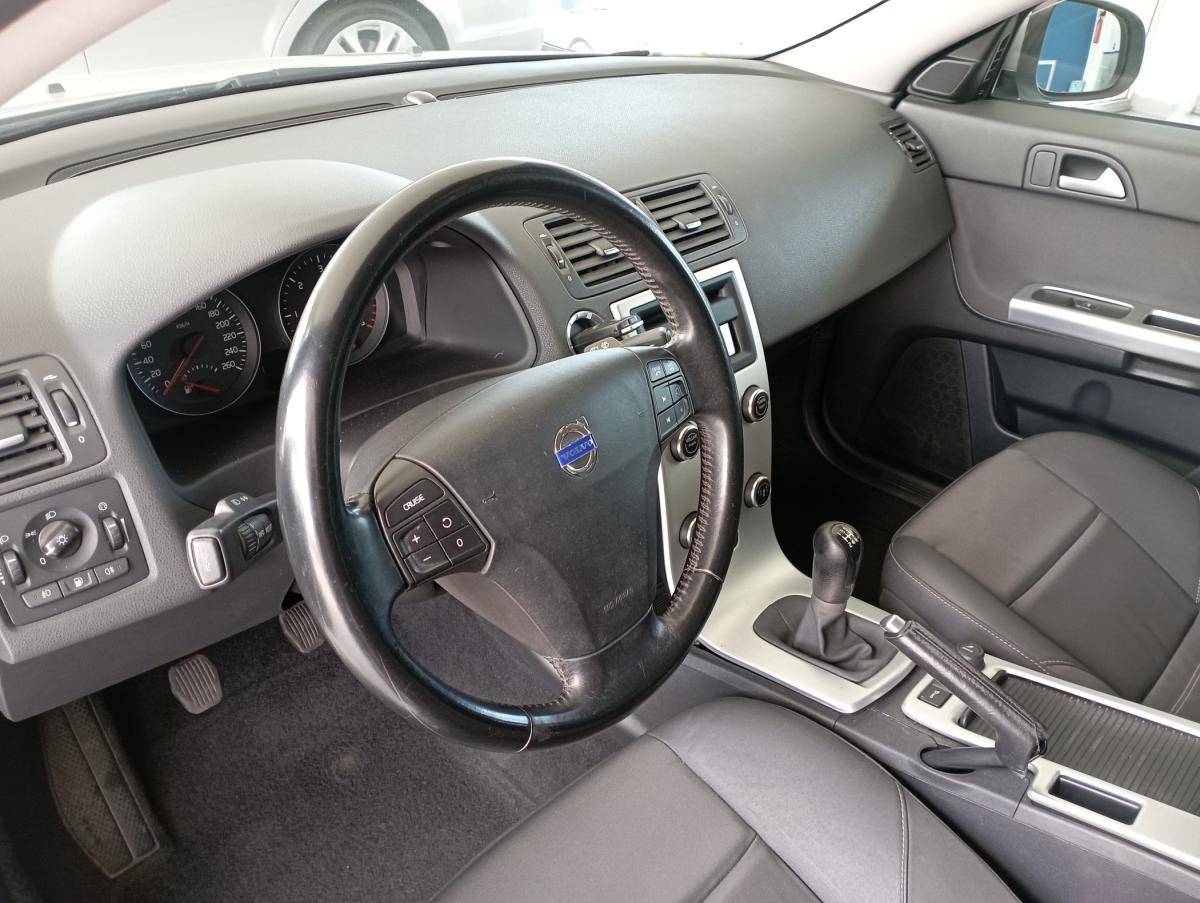 volvo-v50-2010-diesel-1560cc