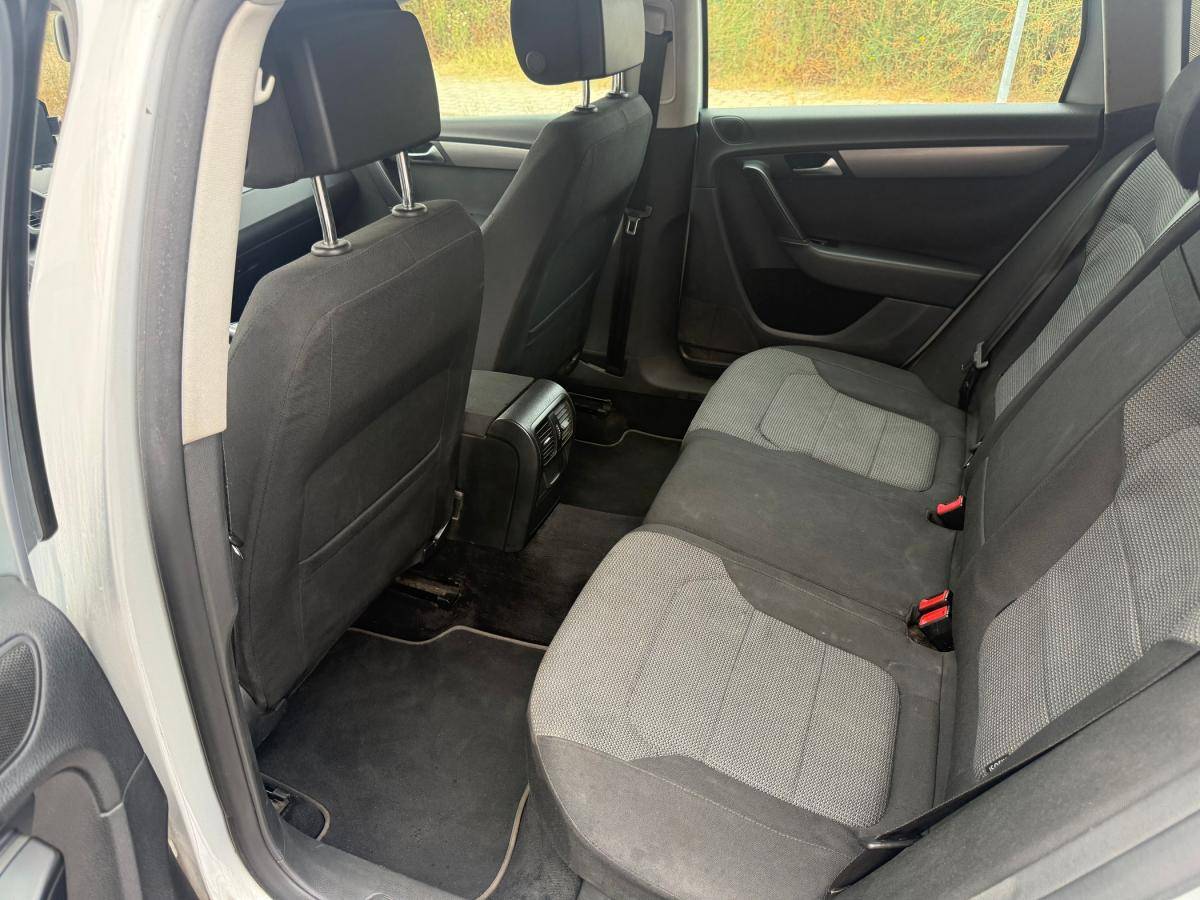 volkswagen-passat-2011-diesel-1598cc