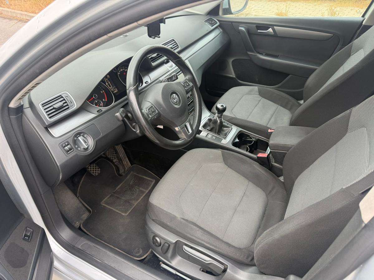 volkswagen-passat-2011-diesel-1598cc