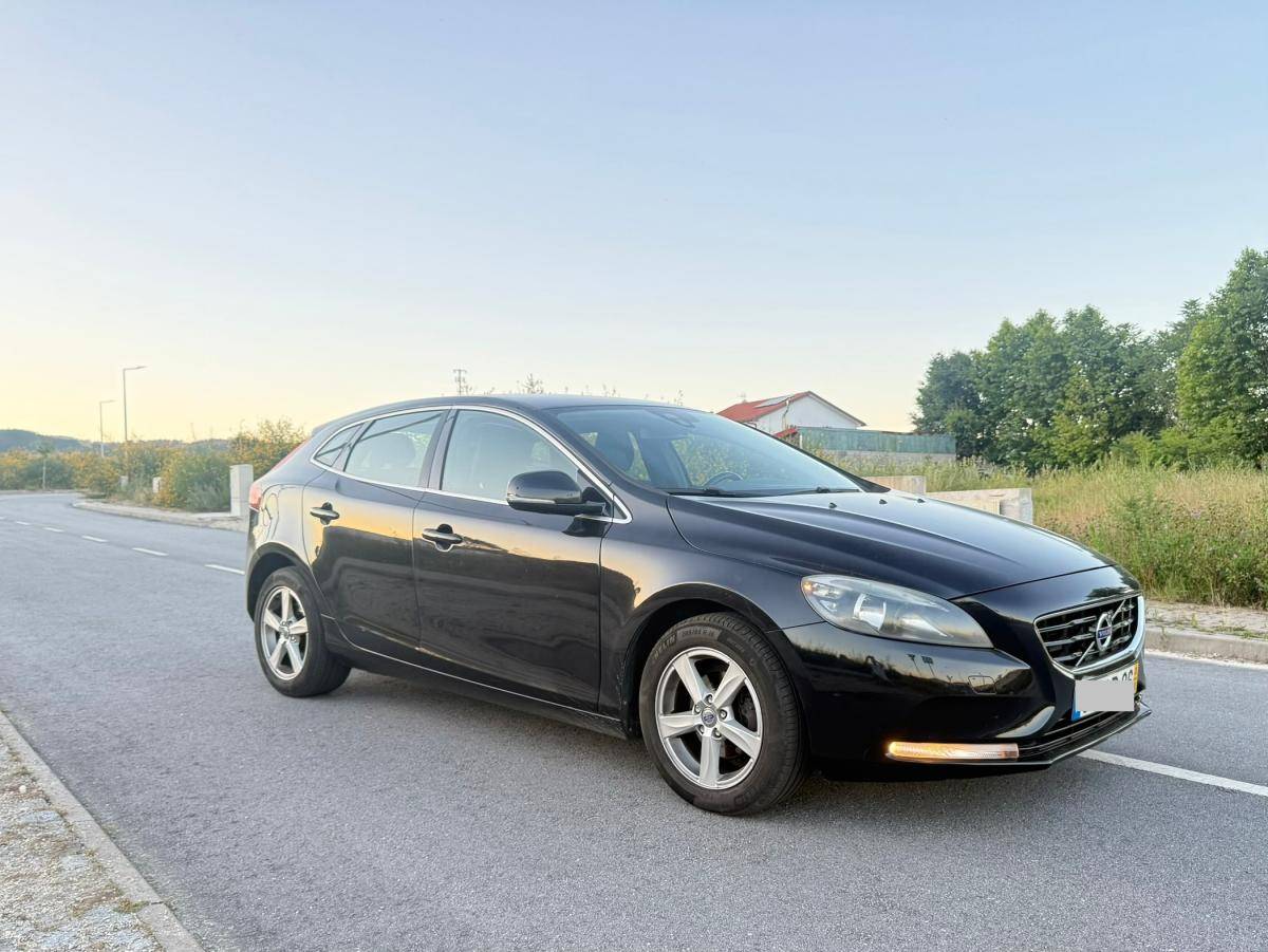 volvo-v40-2013-diesel-1560cc