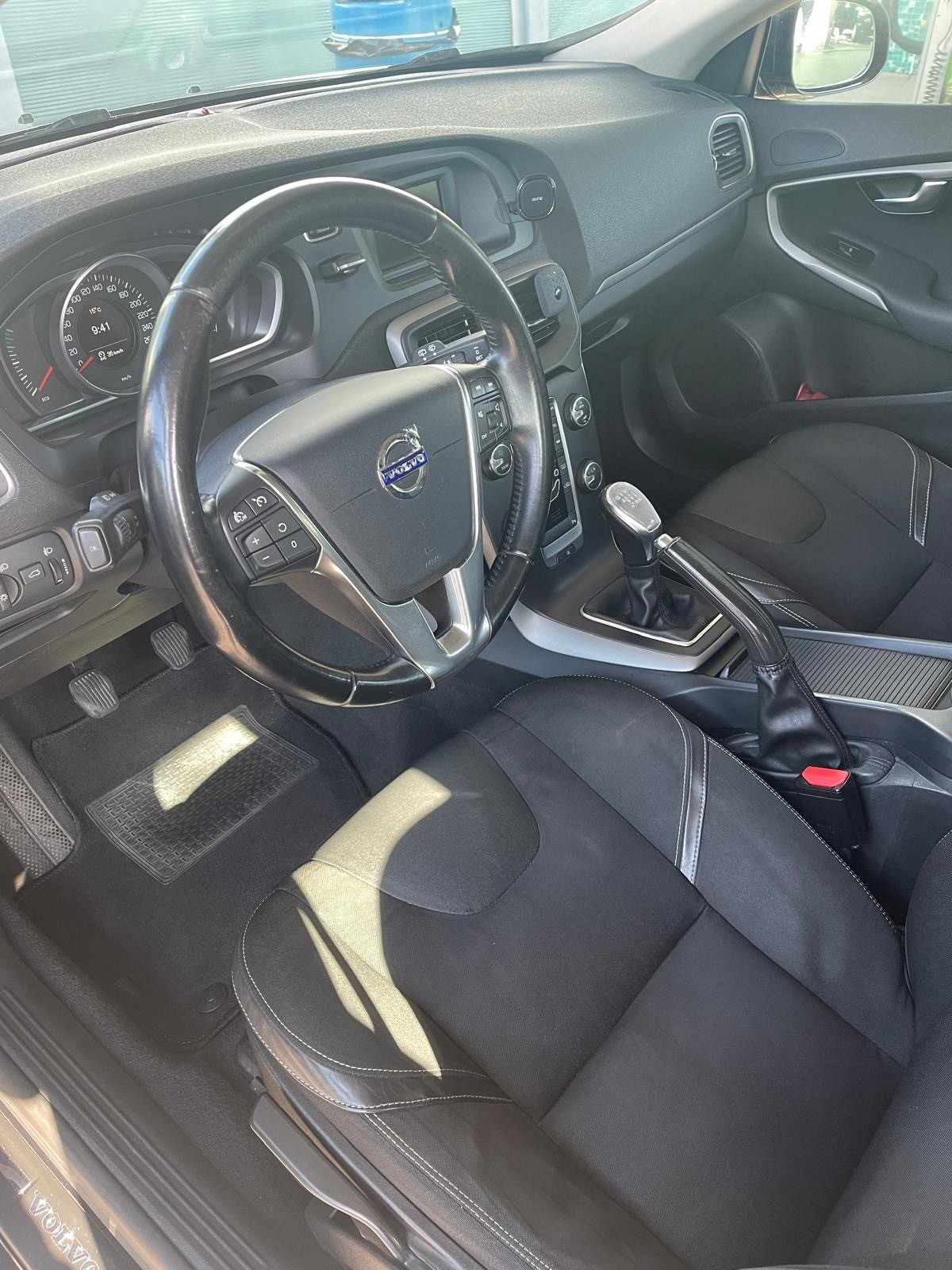 volvo-v40-2013-diesel-1560cc