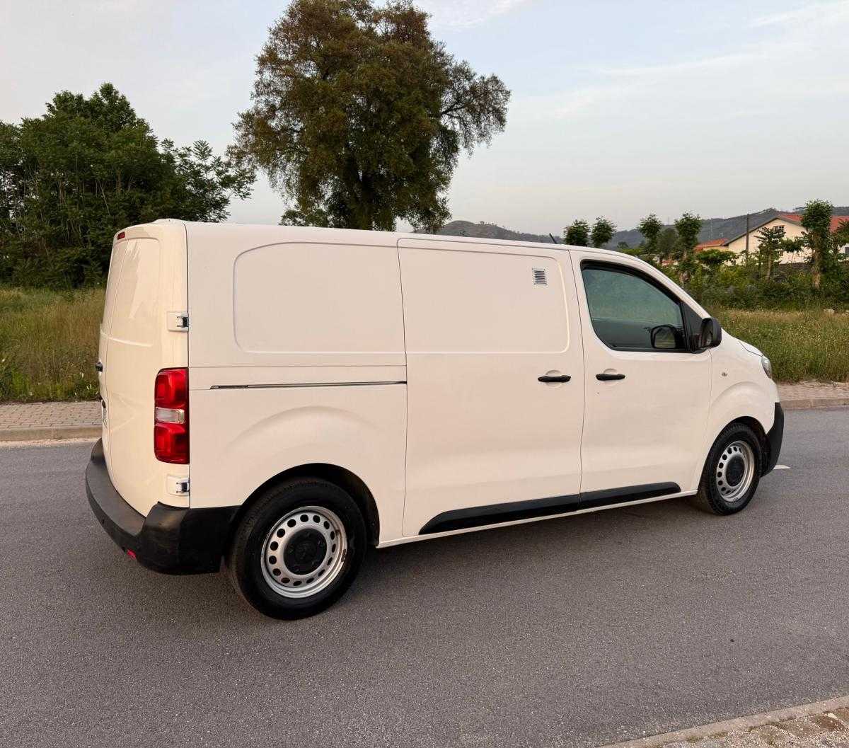 peugeot-expert-2018-diesel-1560cc