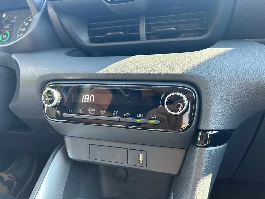 toyota-yaris-2023-hibrido-a-gasolina-1499cc