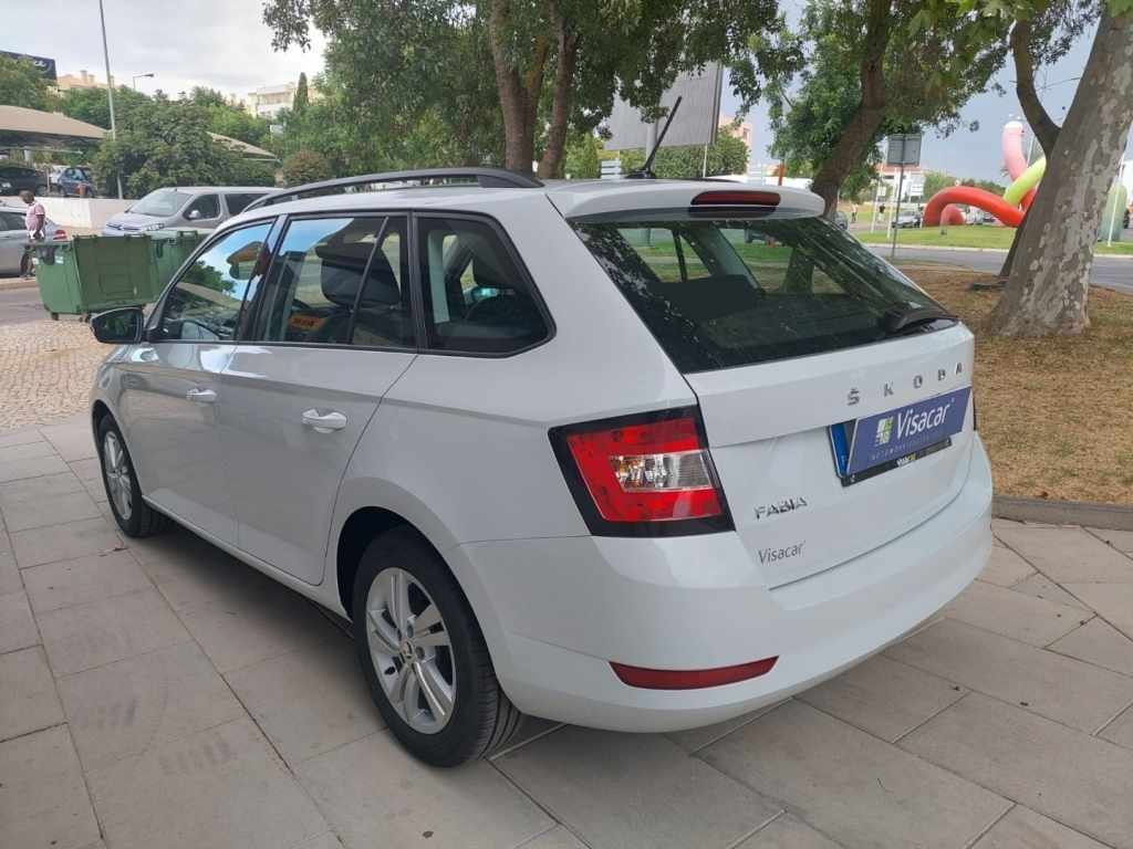 skoda-fabia-break-2022-gasolina-999cc