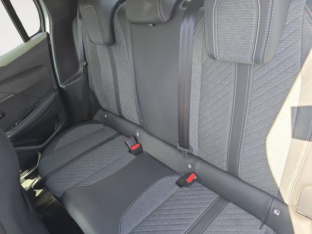 peugeot-208-2025-hibrido-a-gasolina-1199cc