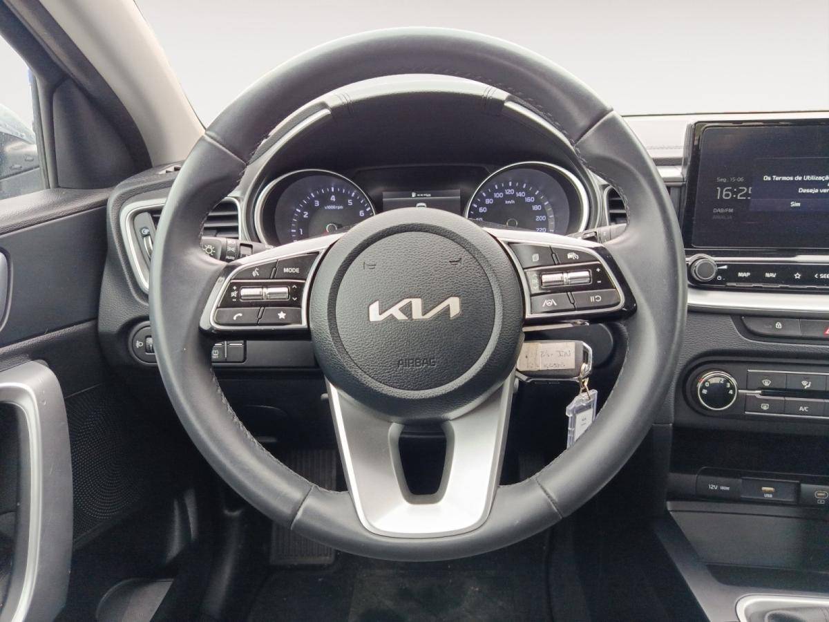 kia-xceed-2025-gasolina-998cc