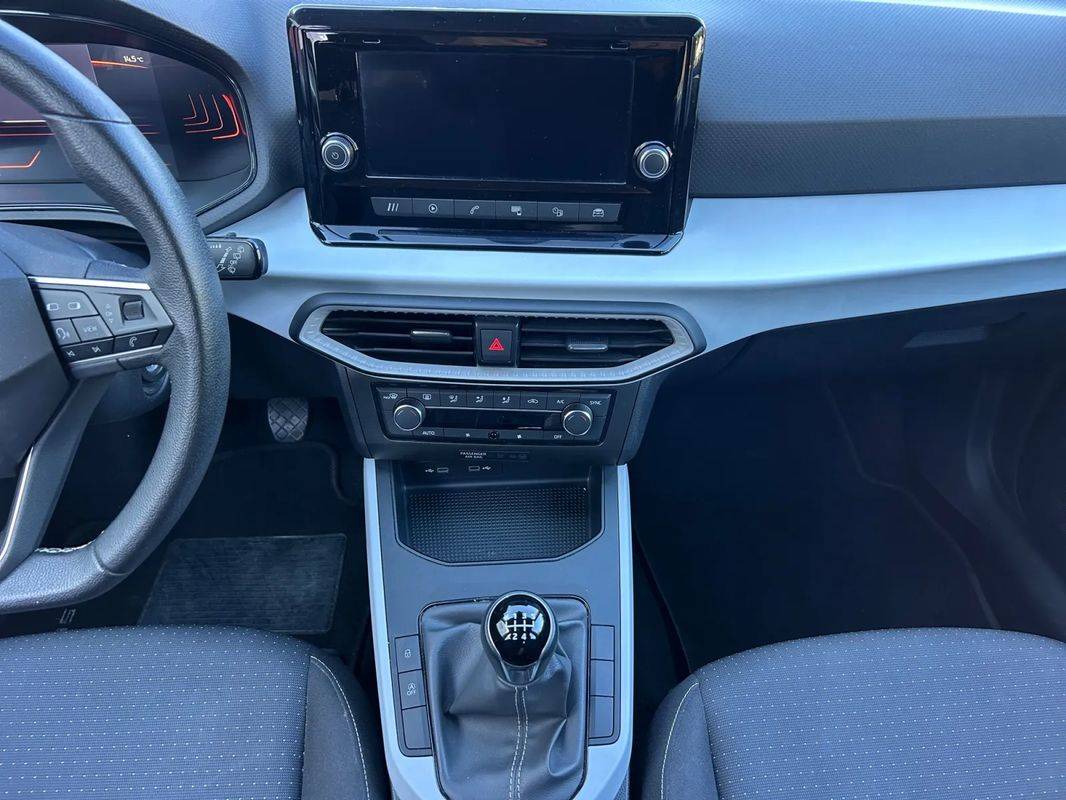 seat-arona-2023-gasolina-999cc