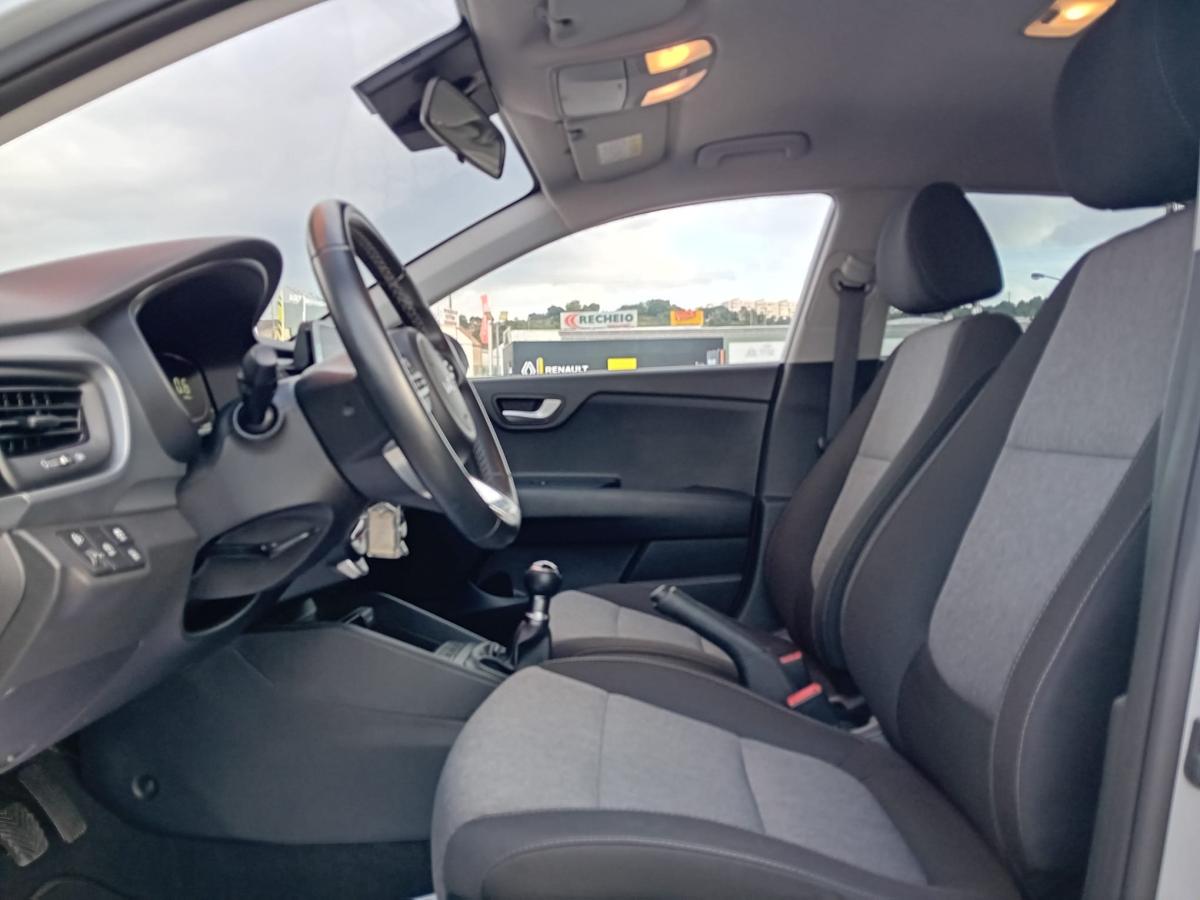 kia-stonic-2025-gasolina-1197cc