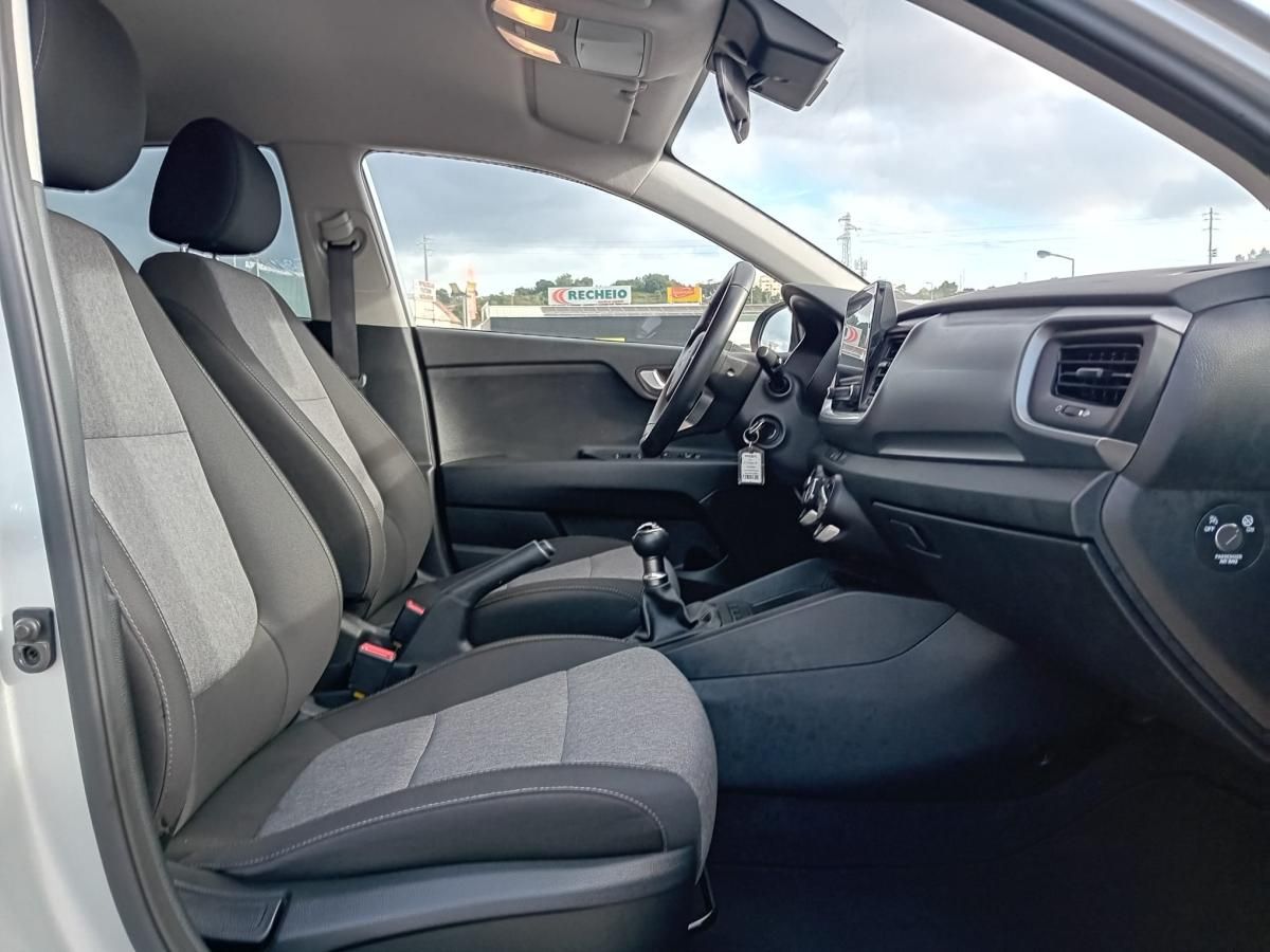 kia-stonic-2025-gasolina-1197cc