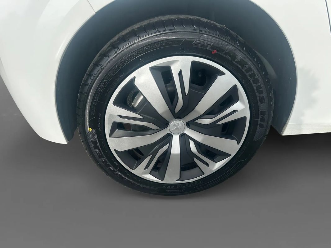 peugeot-208-2023-diesel-1499cc